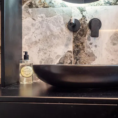 Republic Square- Location アパート *