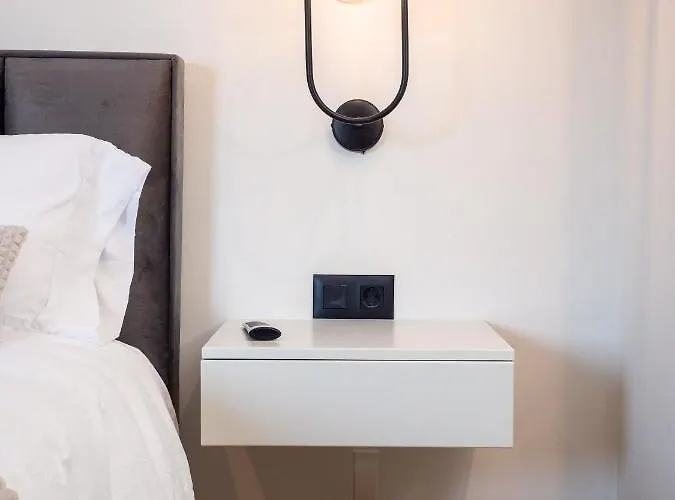 Republic Square- Location Apartamento